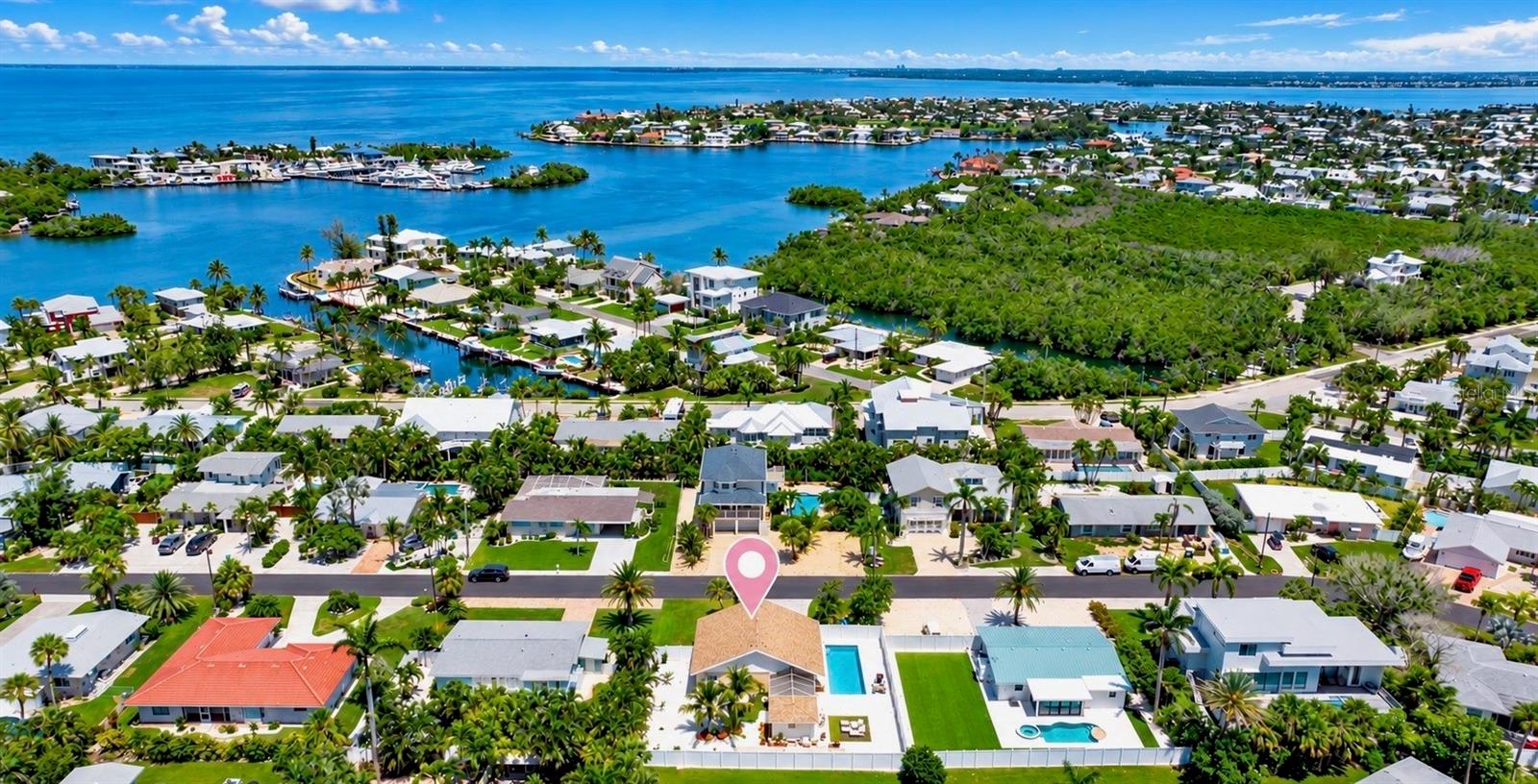 210 84 St, Holmes Beach, FL 34217