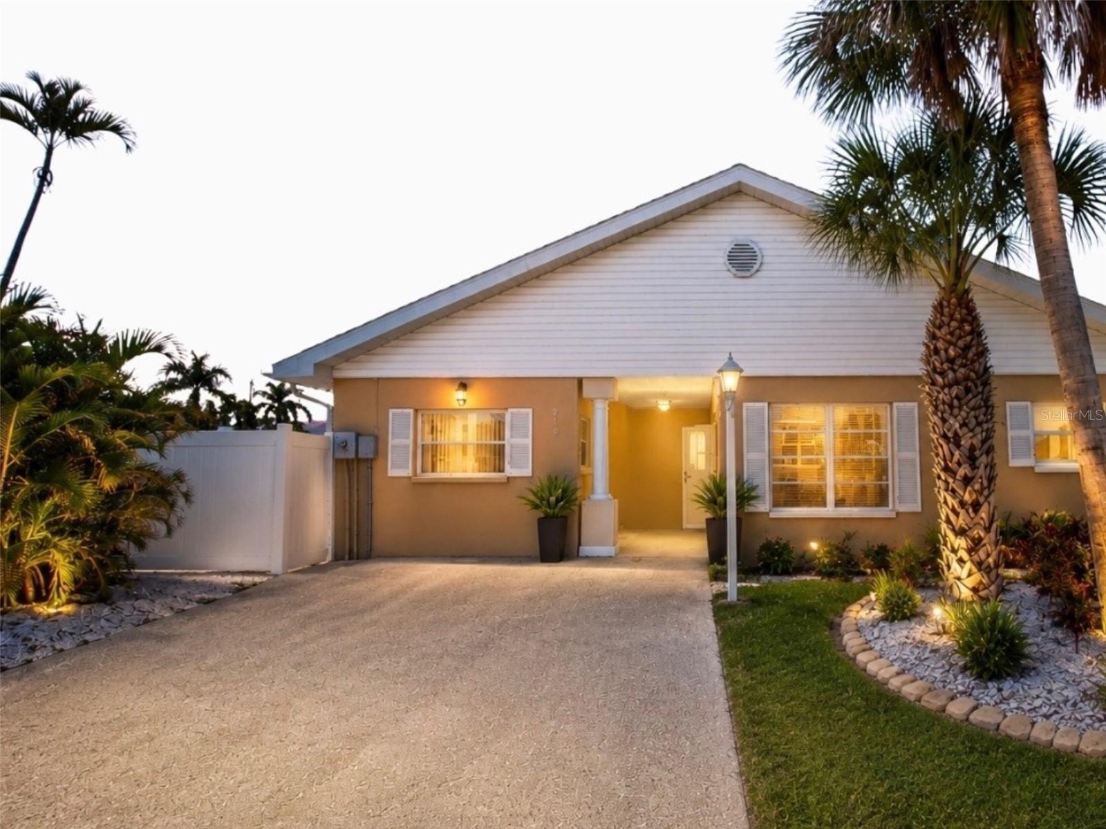 210 84 St, Holmes Beach, FL 34217 photo