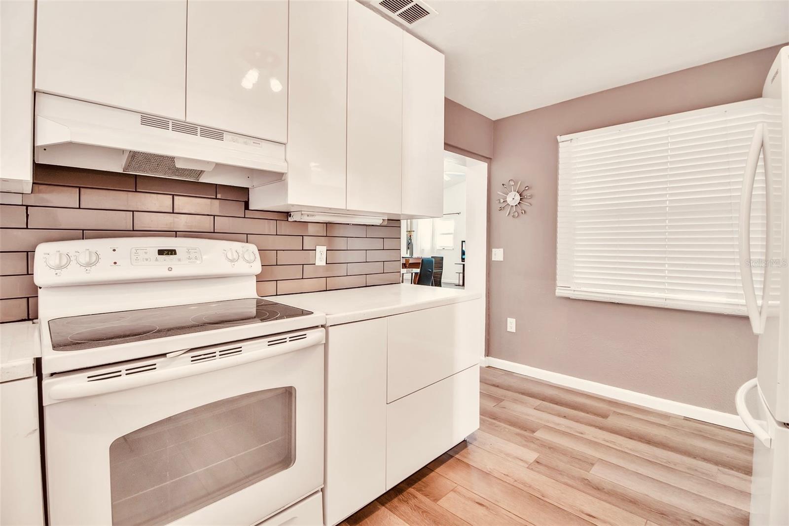 210 84 St, Holmes Beach, FL 34217 photo