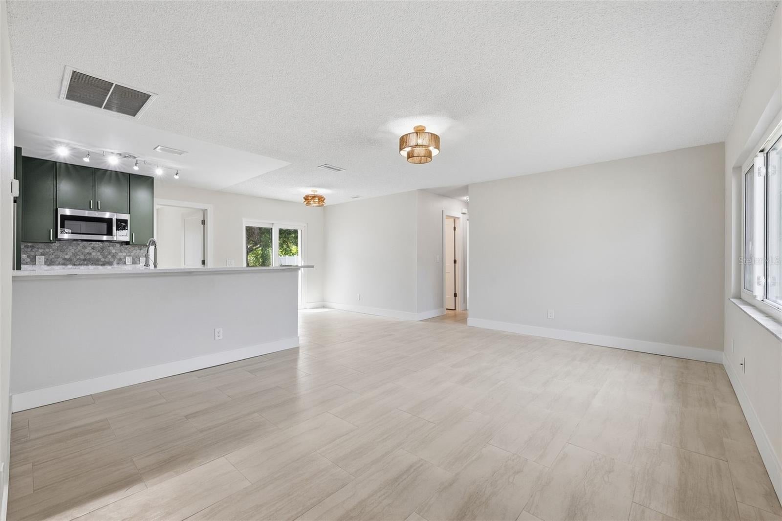 2714 Mary Sue St, Largo, FL 33774 photo