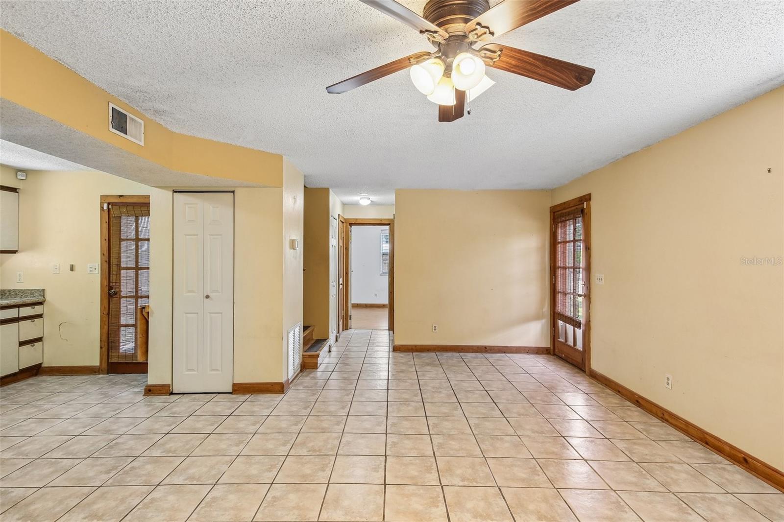 2702 49 St, Gulfport, FL 33707 photo