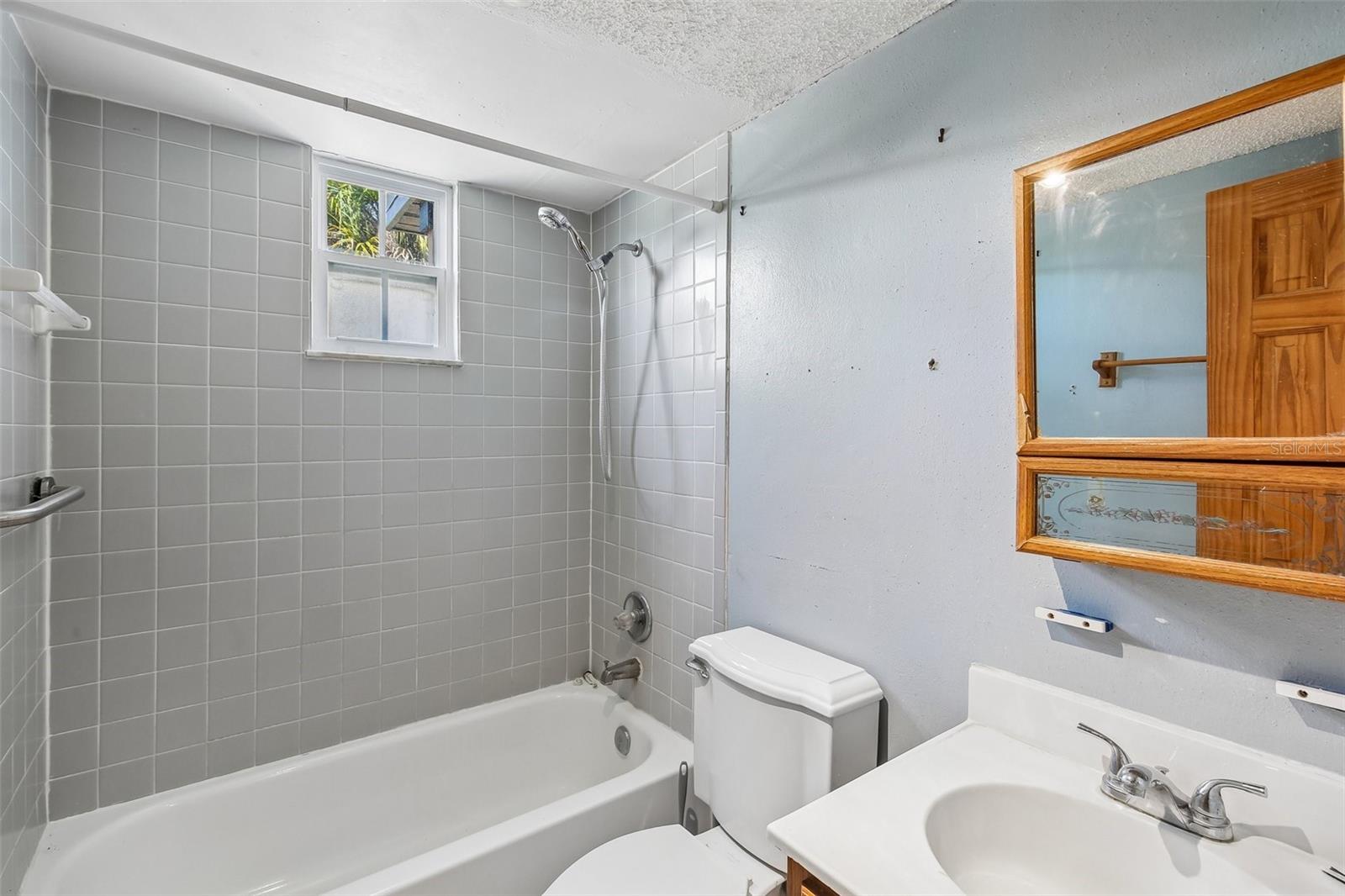 2702 49 St, Gulfport, FL 33707 photo