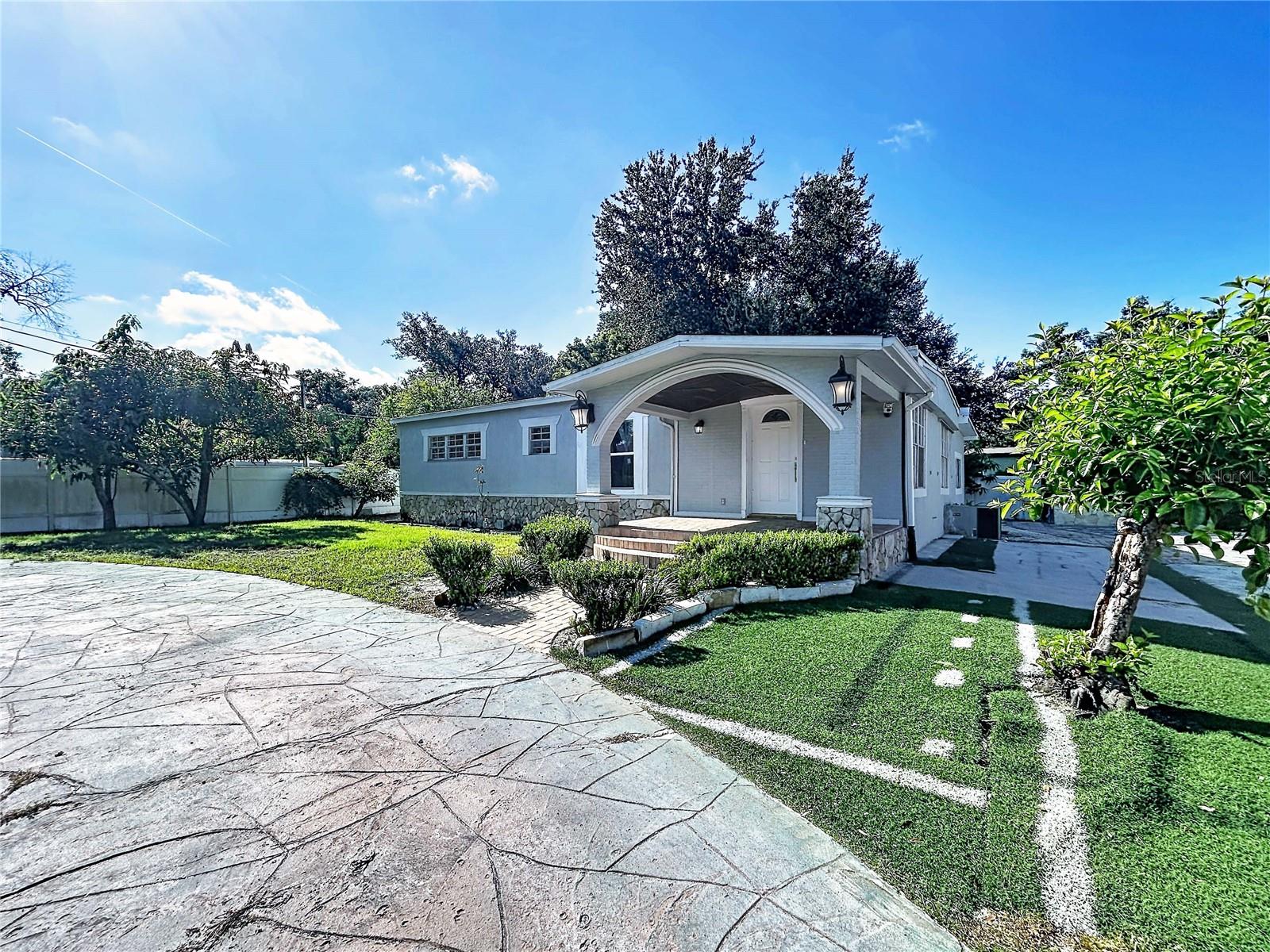 9507 Six Mile Creek Rd, Tampa, FL 33610 photo