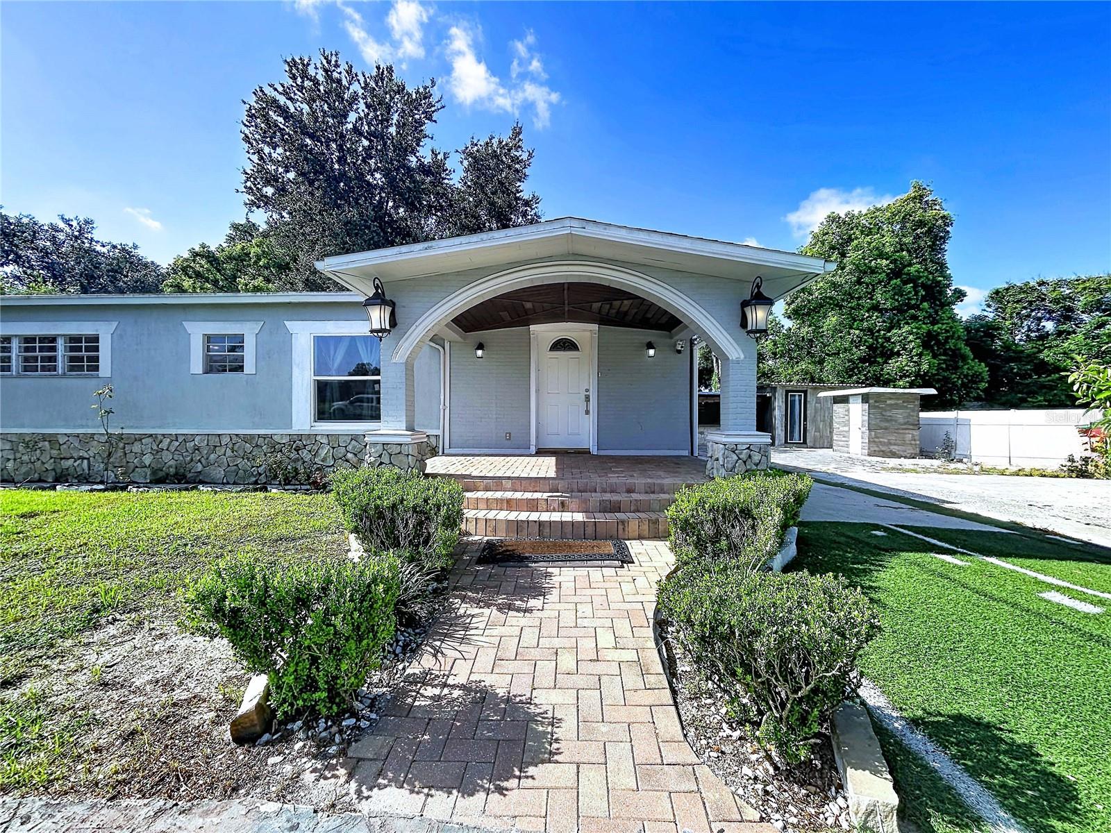 9507 Six Mile Creek Rd, Tampa, FL 33610 photo