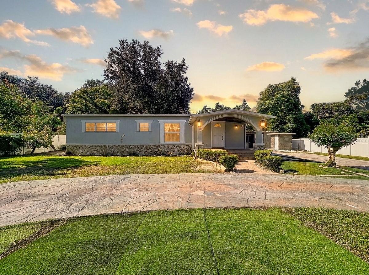 9507 Six Mile Creek Rd, Tampa, FL 33610