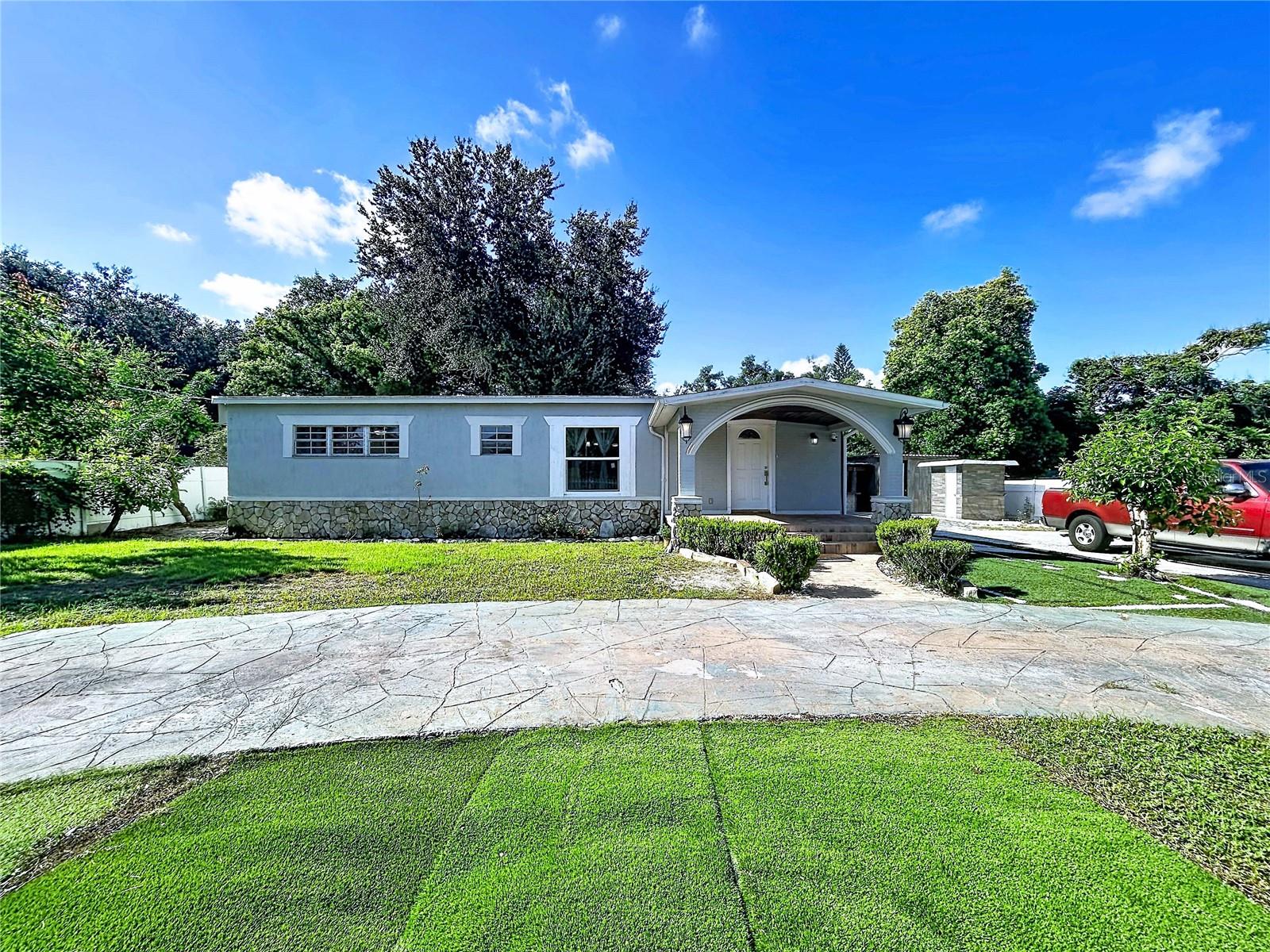9507 Six Mile Creek Rd, Tampa, FL 33610 photo