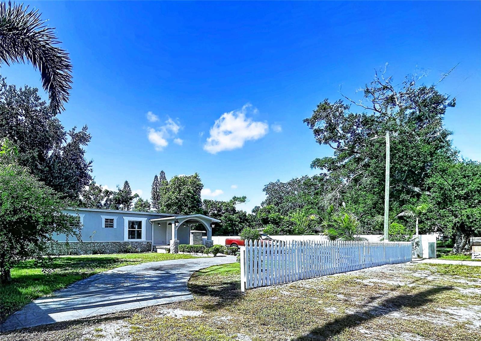 9507 Six Mile Creek Rd, Tampa, FL 33610 photo