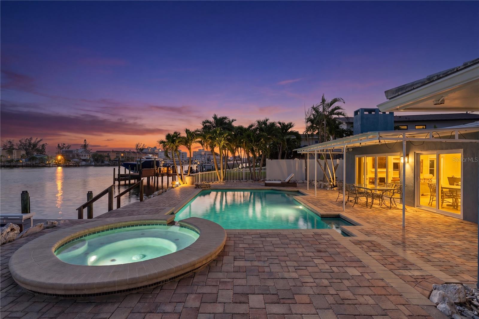 10038 S Yacht Club Dr, Treasure Island, FL 33706 photo