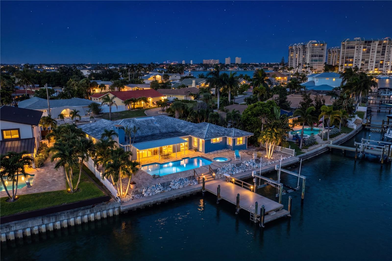 10038 S Yacht Club Dr, Treasure Island, FL 33706 photo