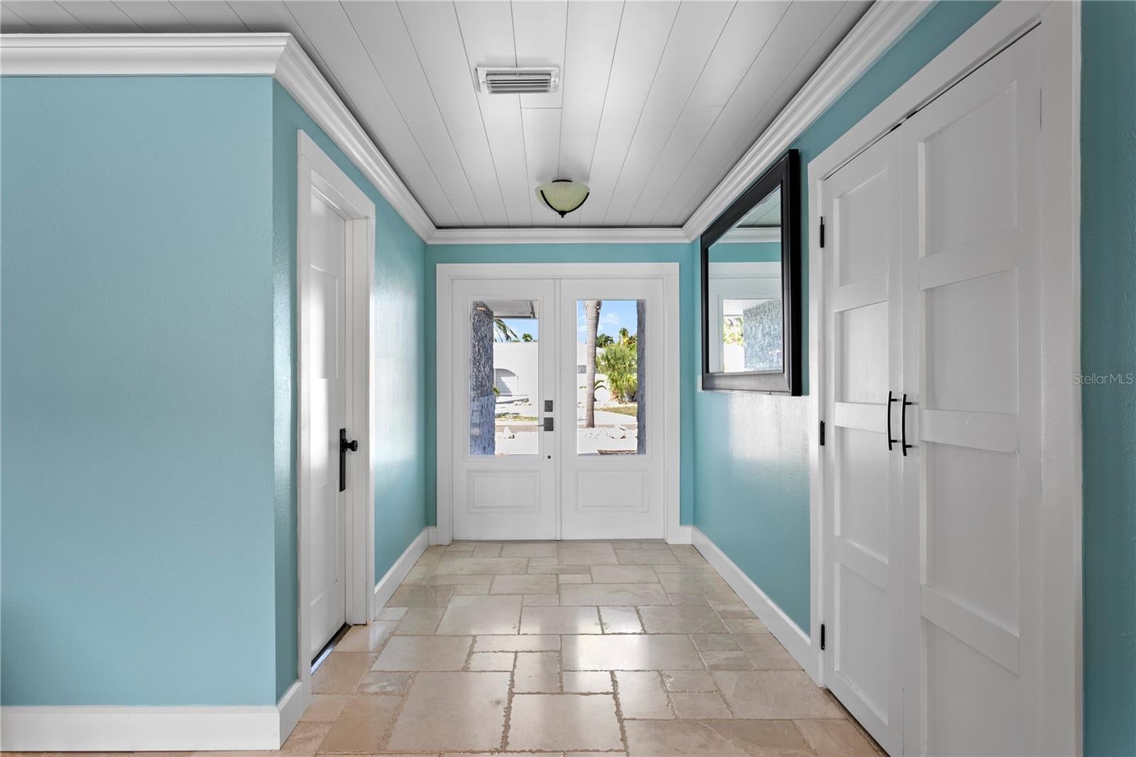 10038 S Yacht Club Dr, Treasure Island, FL 33706 photo