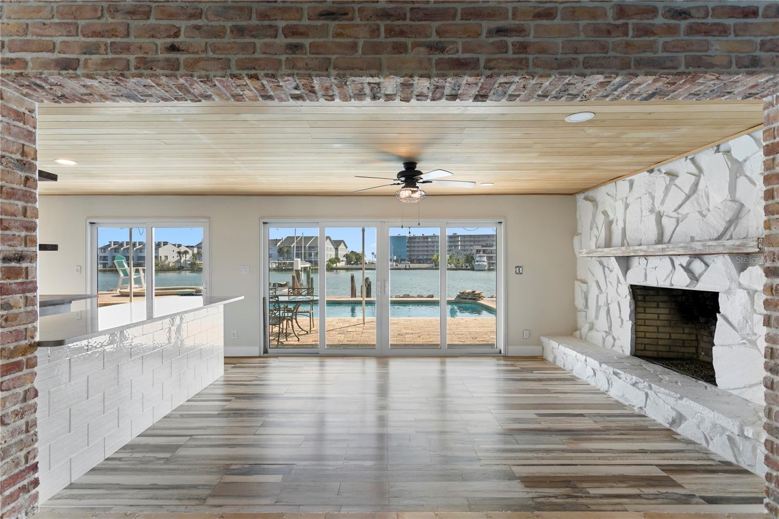 10038 S Yacht Club Dr, Treasure Island, FL 33706 photo