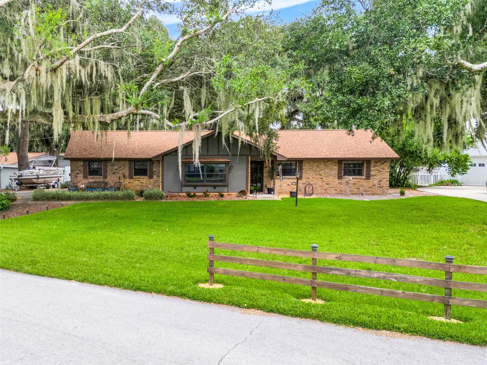 31946 Harris Rd, Tavares, FL 32778 photo