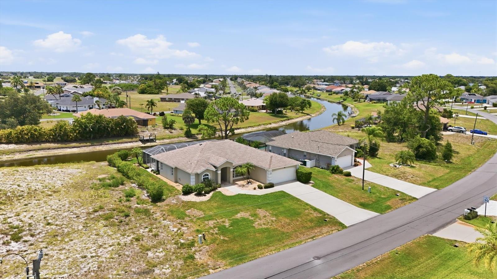 156 Mark Twain Ln, Rotonda West, FL 33947 photo