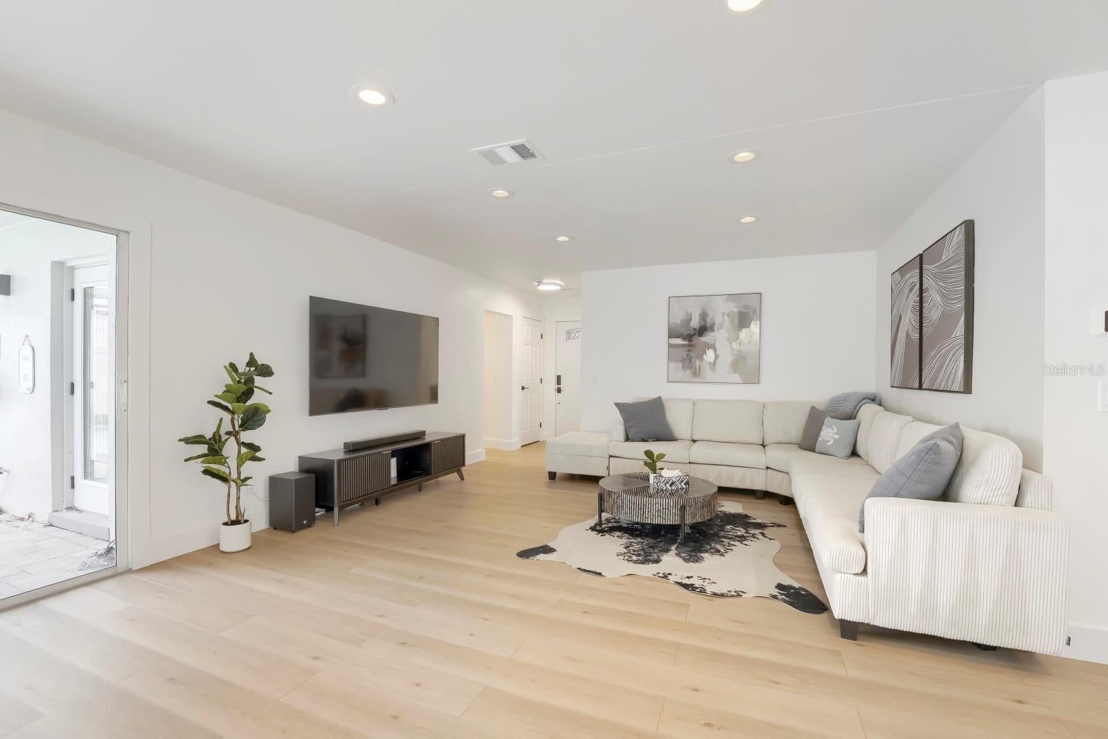 13931 Dominica Dr, Seminole, FL 33776 photo