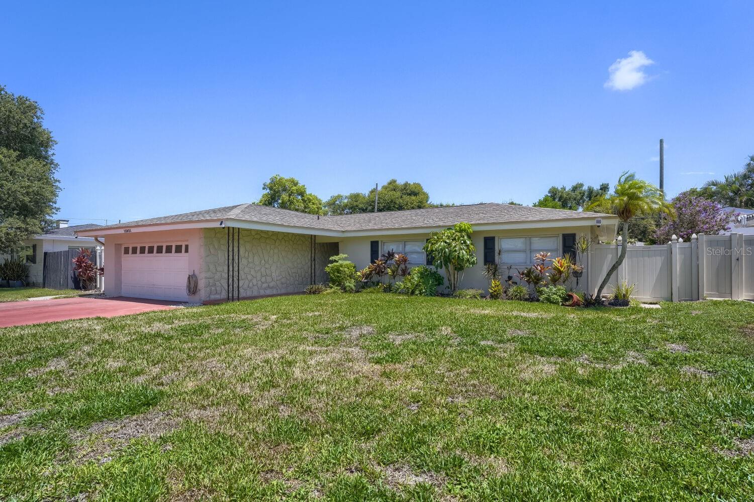 13931 Dominica Dr, Seminole, FL 33776 photo