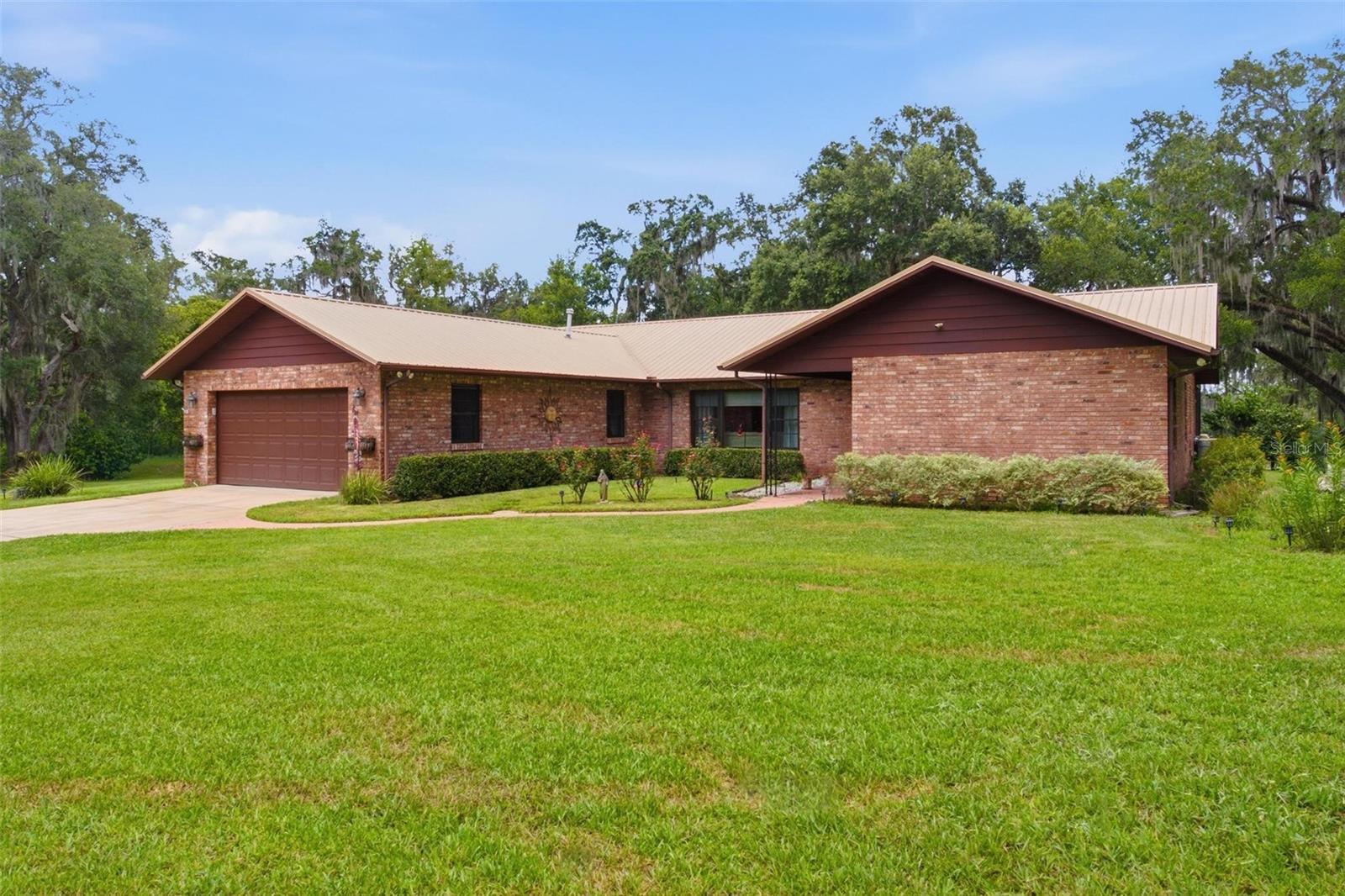 38700 Lakeview Dr, Lady Lake, FL 32159 photo