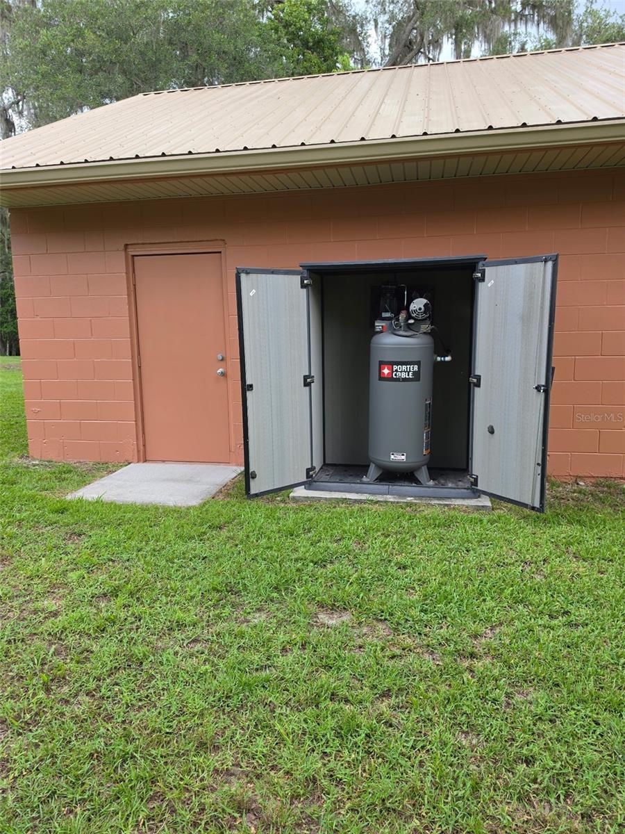 38700 Lakeview Dr, Lady Lake, FL 32159 photo
