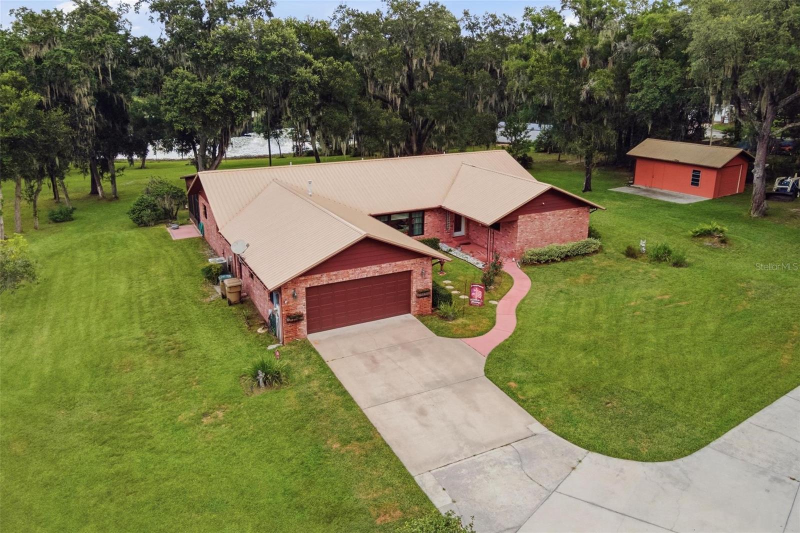 38700 Lakeview Dr, Lady Lake, FL 32159
