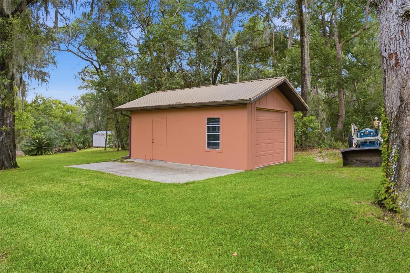 38700 Lakeview Dr, Lady Lake, FL 32159 photo