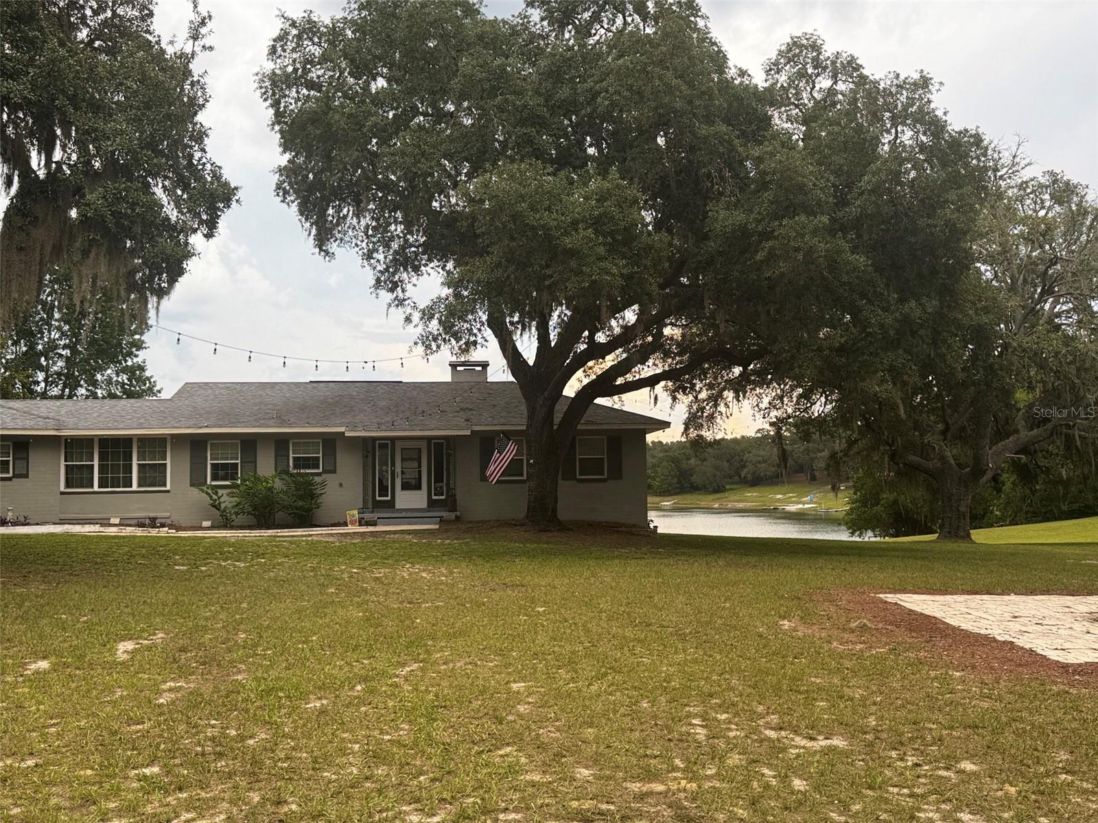 10615 142 Avenue Rd, Ocklawaha, FL 32179