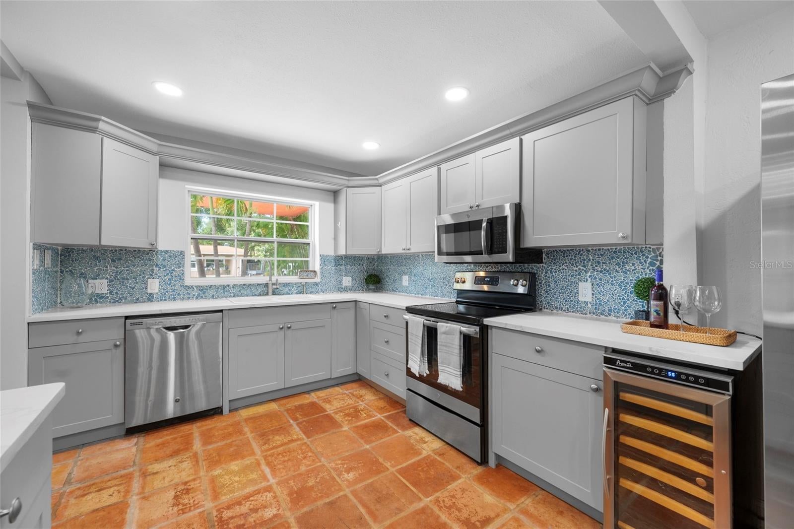 1211 Russell Dr, Saint Petersburg, FL 33710 photo
