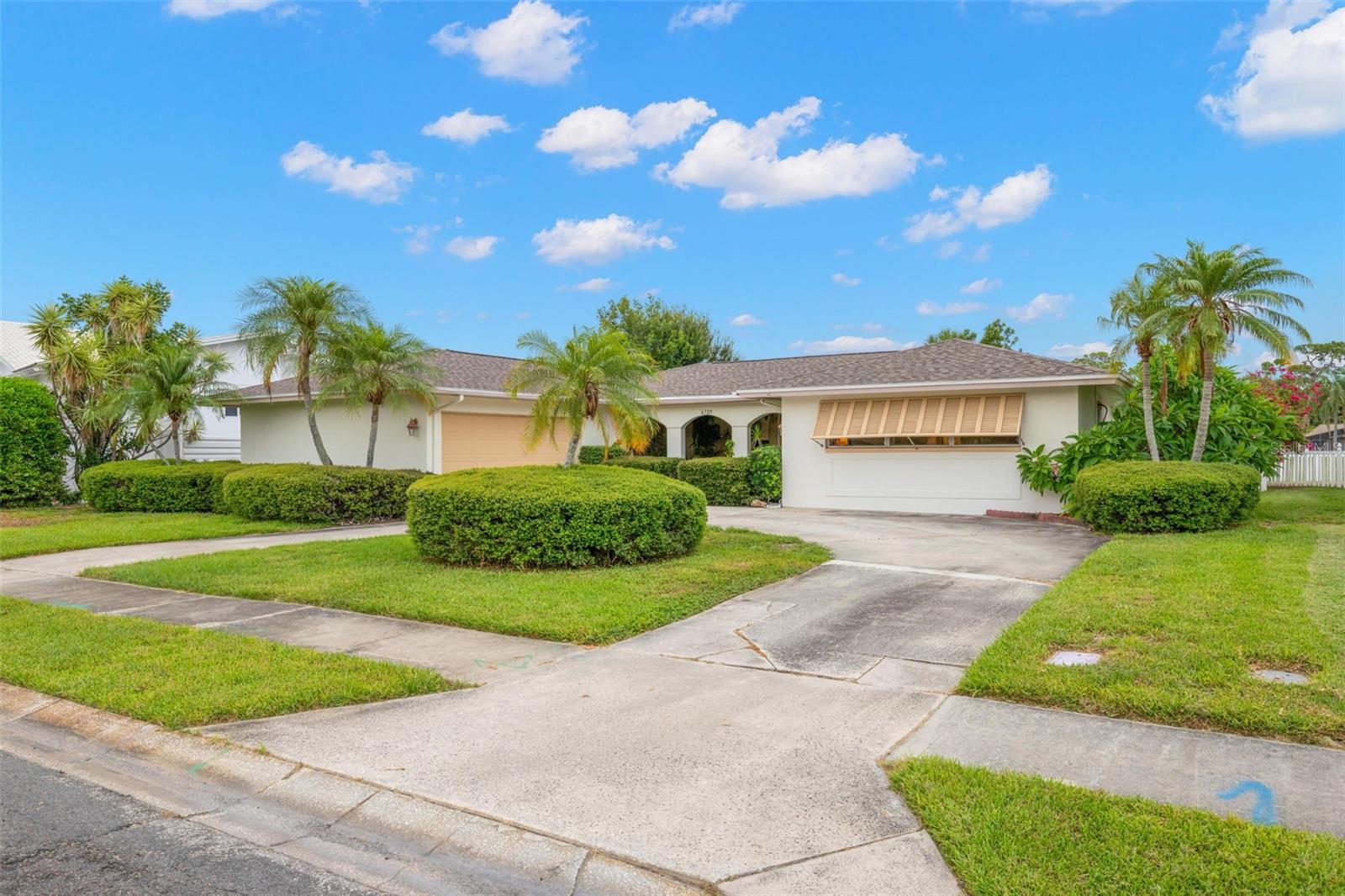 6729 Tequesta Dr, Seminole, FL 33777 photo