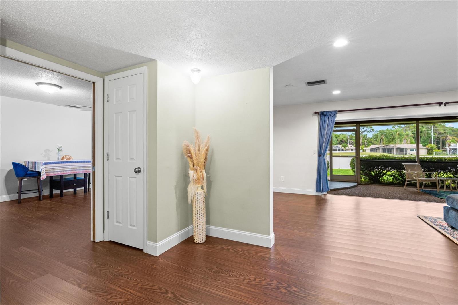 6729 Tequesta Dr, Seminole, FL 33777 photo
