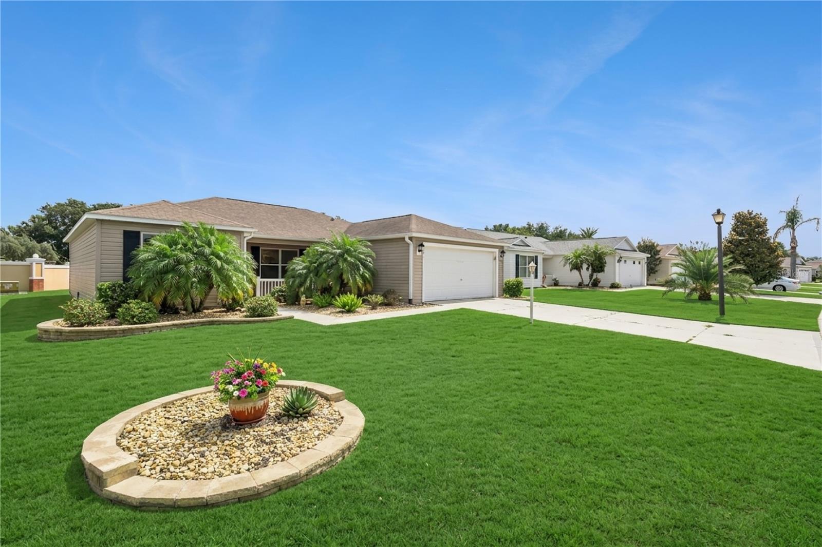1575 Hollyberry Pl, The Villages, FL 32162 photo