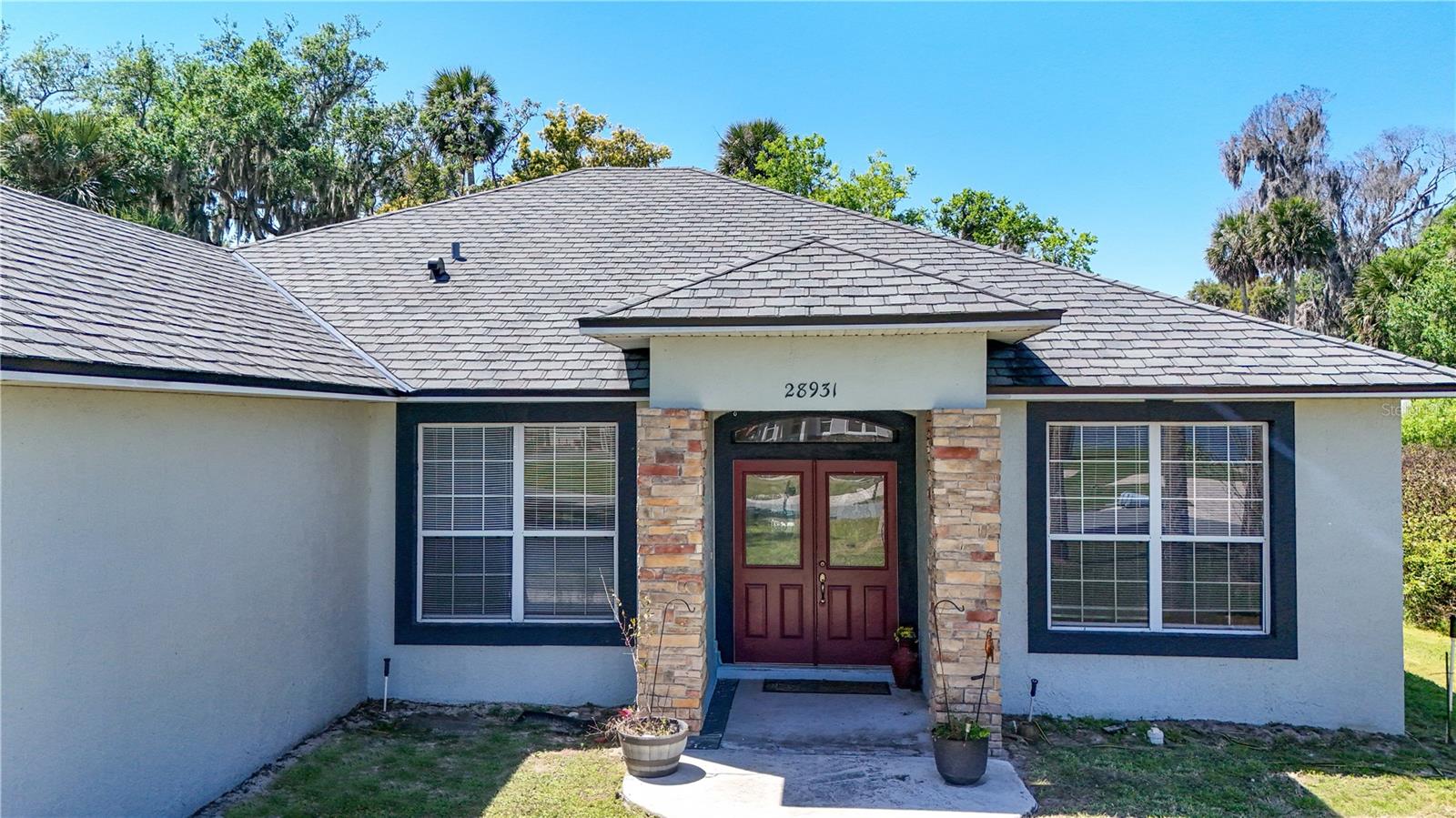 28931 Beauclaire Dr, Tavares, FL 32778 photo