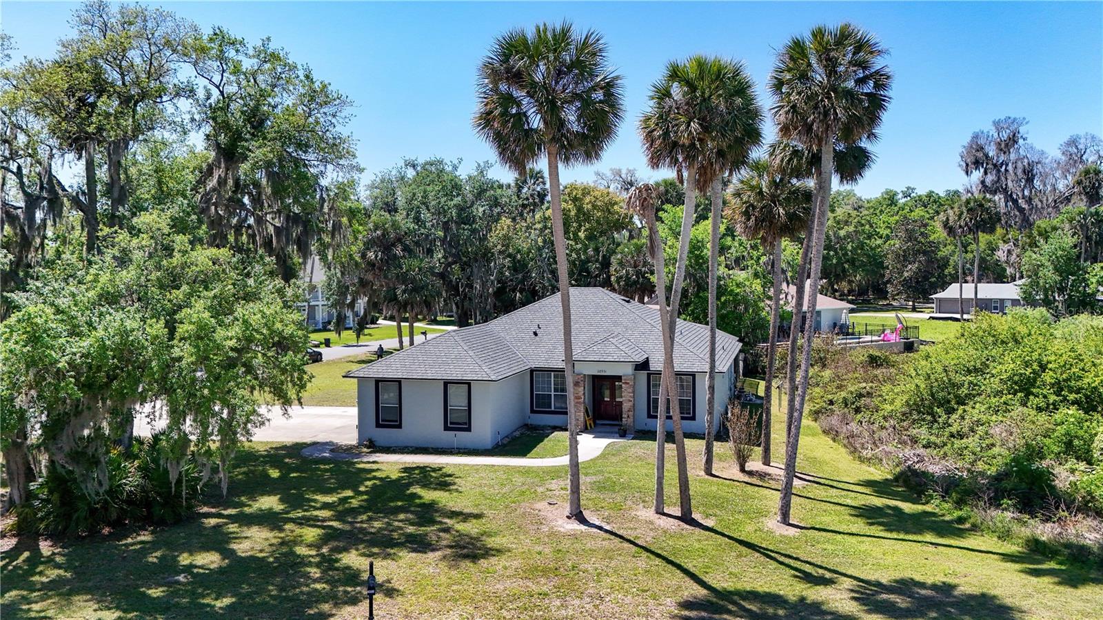 28931 Beauclaire Dr, Tavares, FL 32778 photo