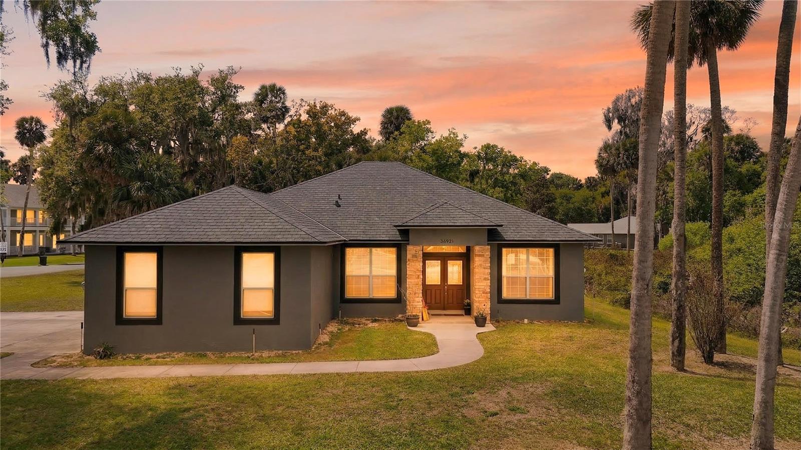 28931 Beauclaire Dr, Tavares, FL 32778 photo