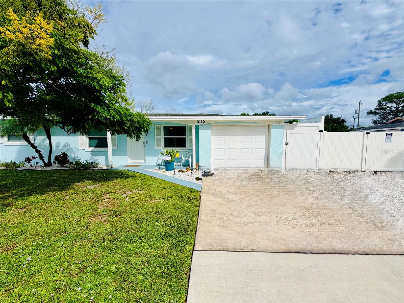 215 60 St, Bradenton, FL 34209