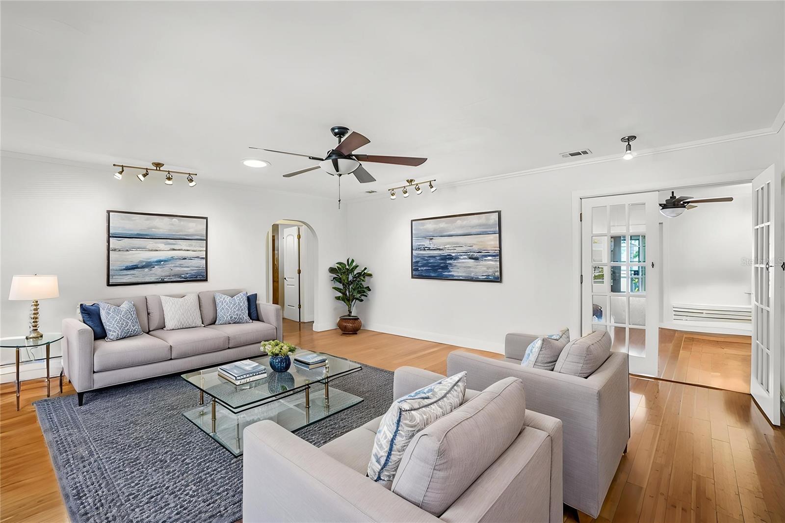 1010 45 St, Saint Petersburg, FL 33713 photo