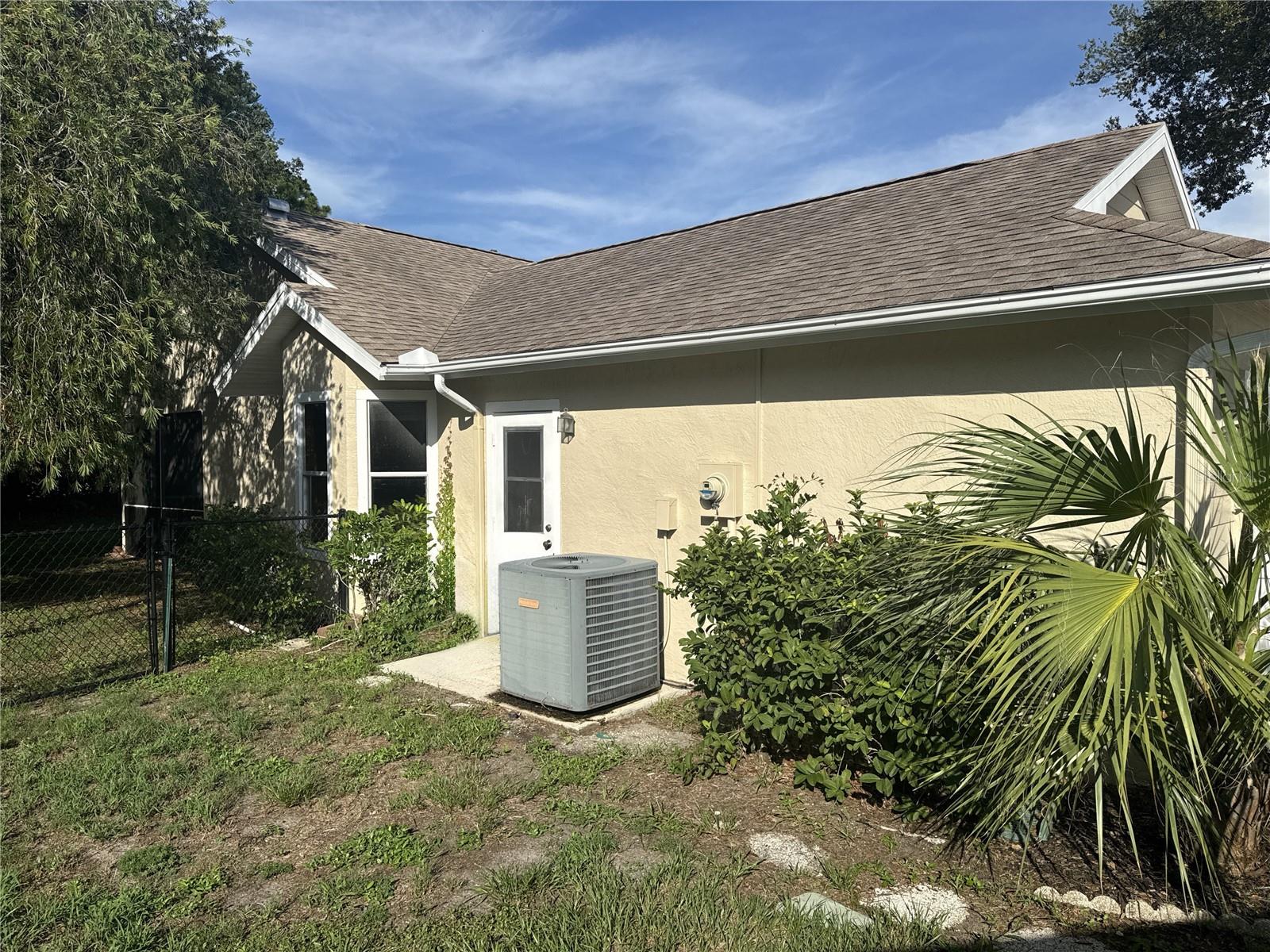 3174 57 Avenue Cir, Bradenton, FL 34203 photo