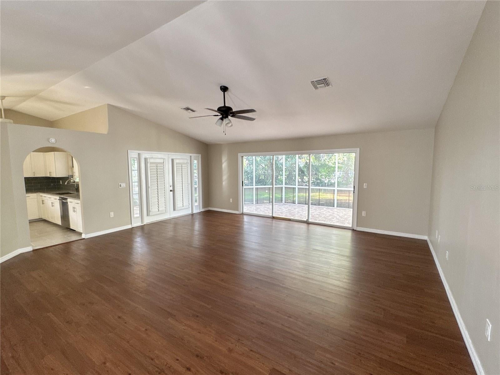 3174 57 Avenue Cir, Bradenton, FL 34203 photo
