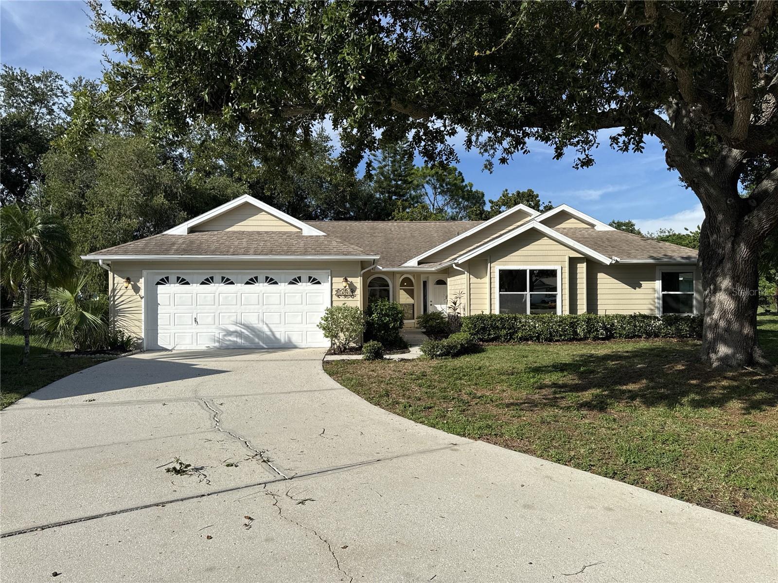 3174 57 Avenue Cir, Bradenton, FL 34203