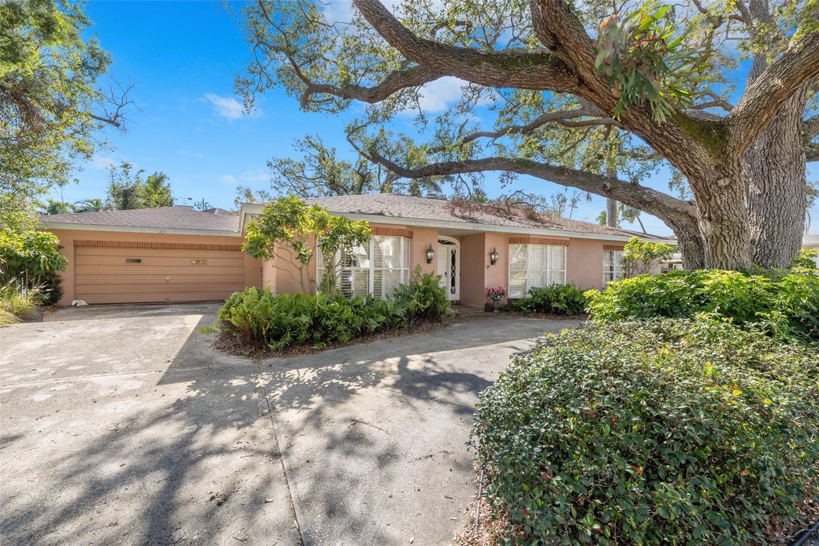 215 Snell Isle Blvd, Saint Petersburg, FL 33704 photo