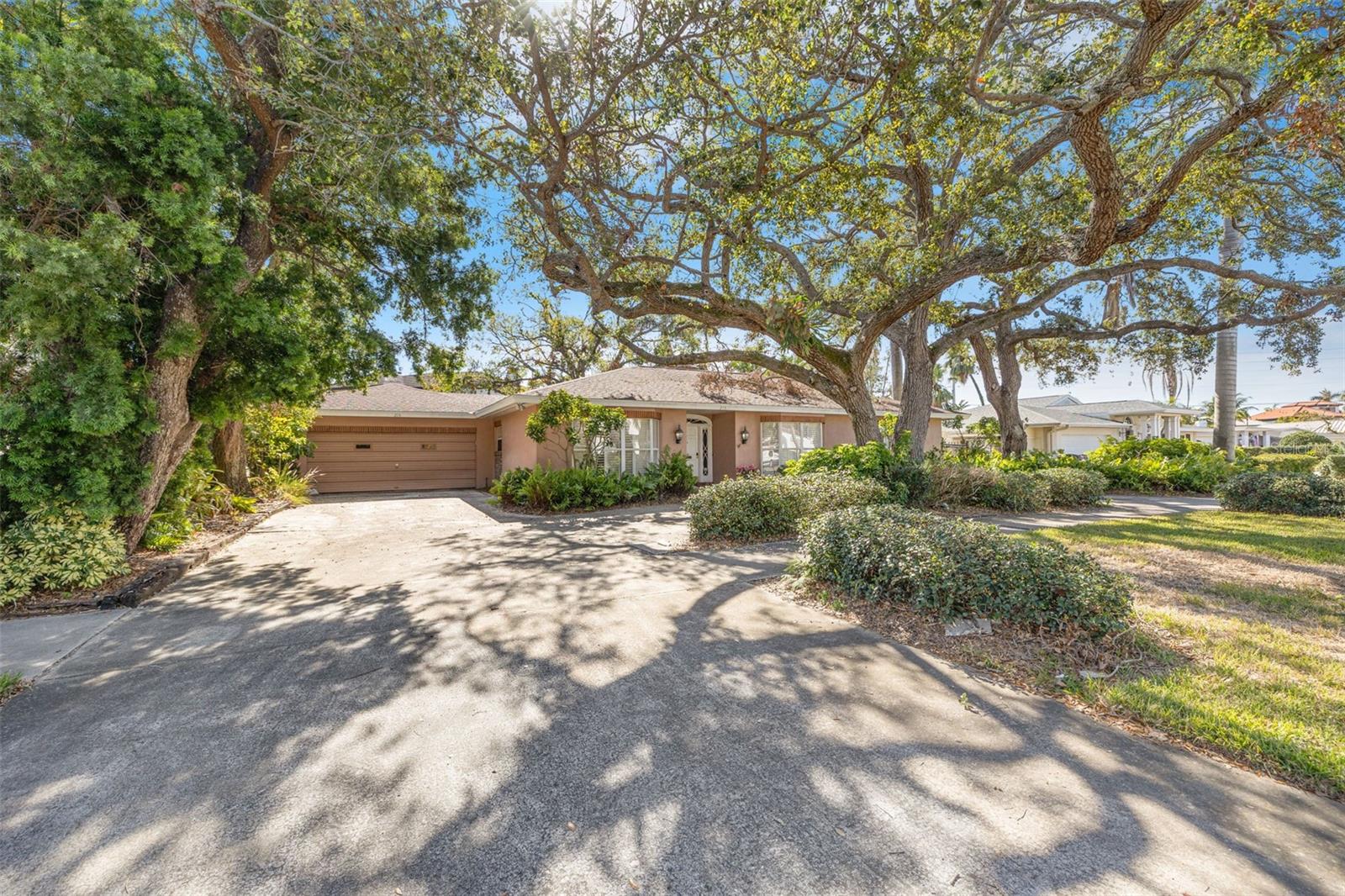 215 Snell Isle Blvd, Saint Petersburg, FL 33704