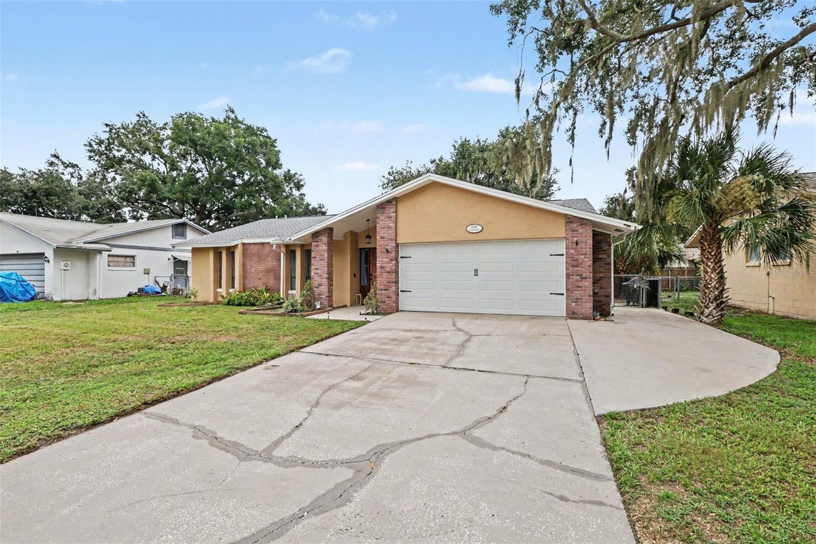 819 Crosswinds Dr, Brandon, FL 33511 photo