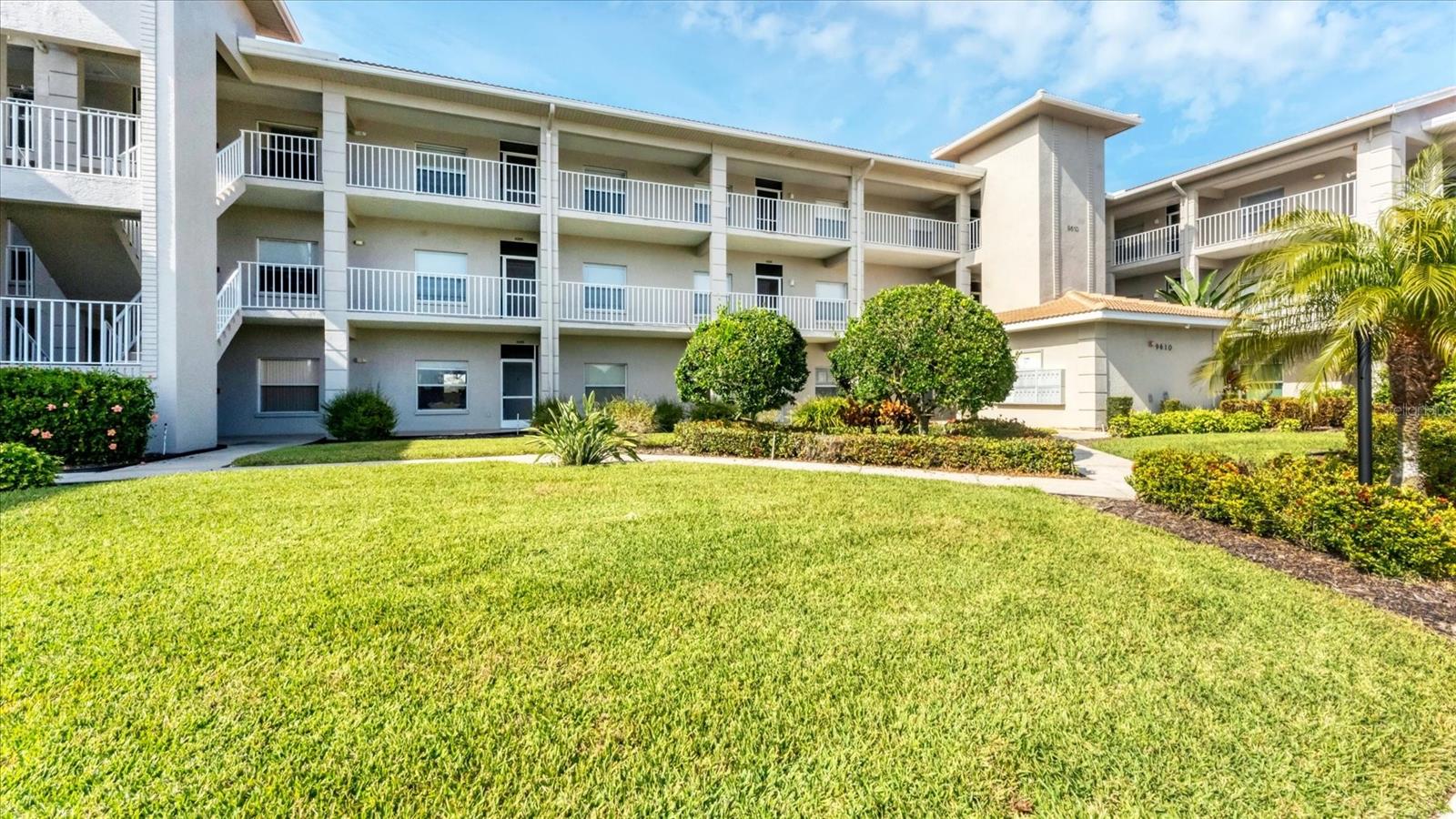 9610 Club South Cir, Sarasota, FL 34238