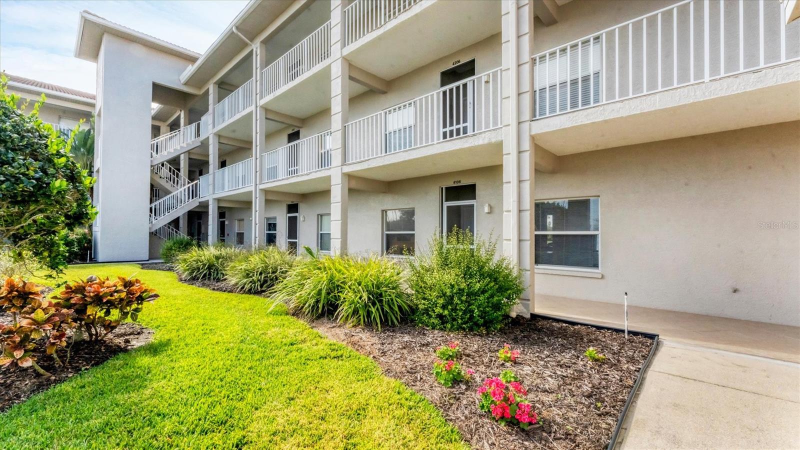 9610 Club South Cir #4106, Sarasota, FL 34238 photo
