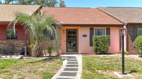 Townhouse in DADE CITY FL 35145 WHISPERING OAKS BOULEVARD.jpg