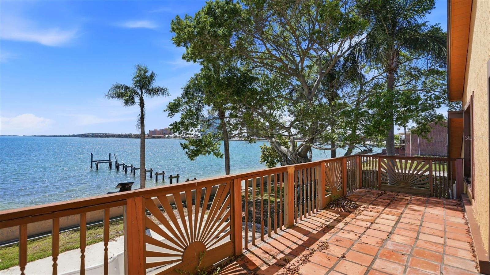 6754 31 St, Saint Petersburg, FL 33712 photo