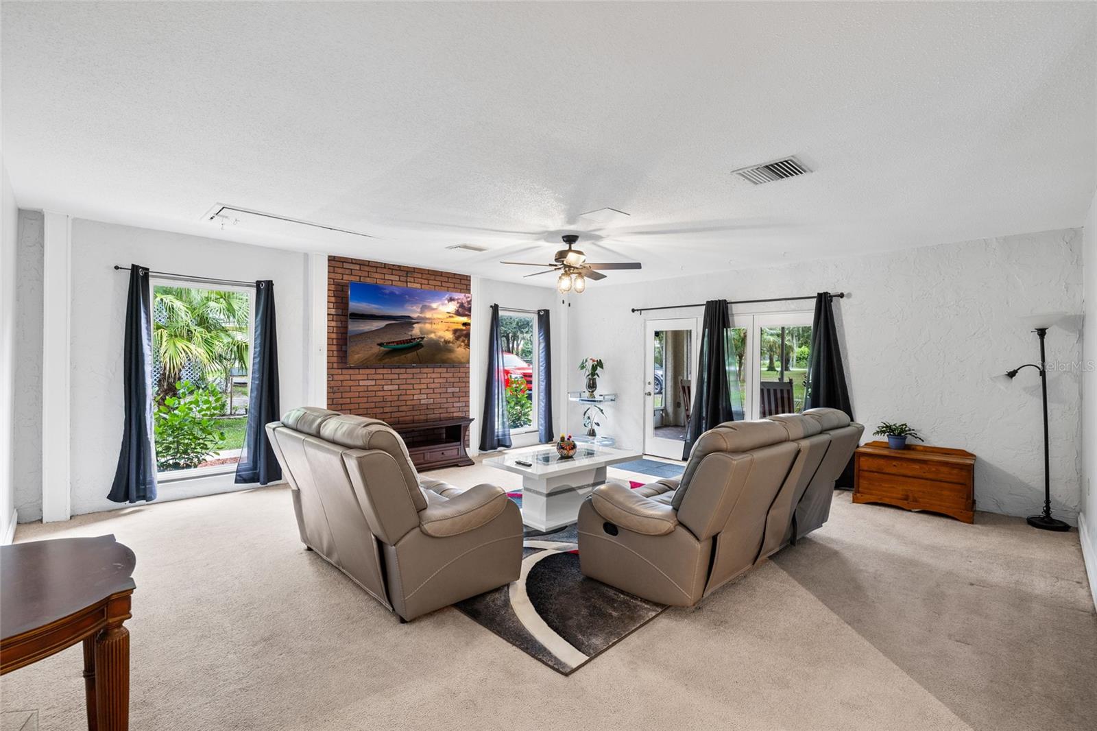 7402 W Knights Griffin Rd, Plant City, FL 33565 photo