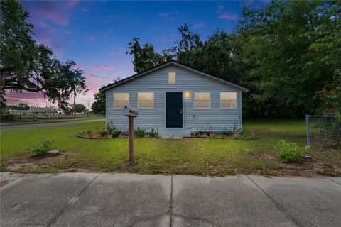 Single Family Residence in FORT MEADE FL 528 S SEMINOLE AVENUE.jpg