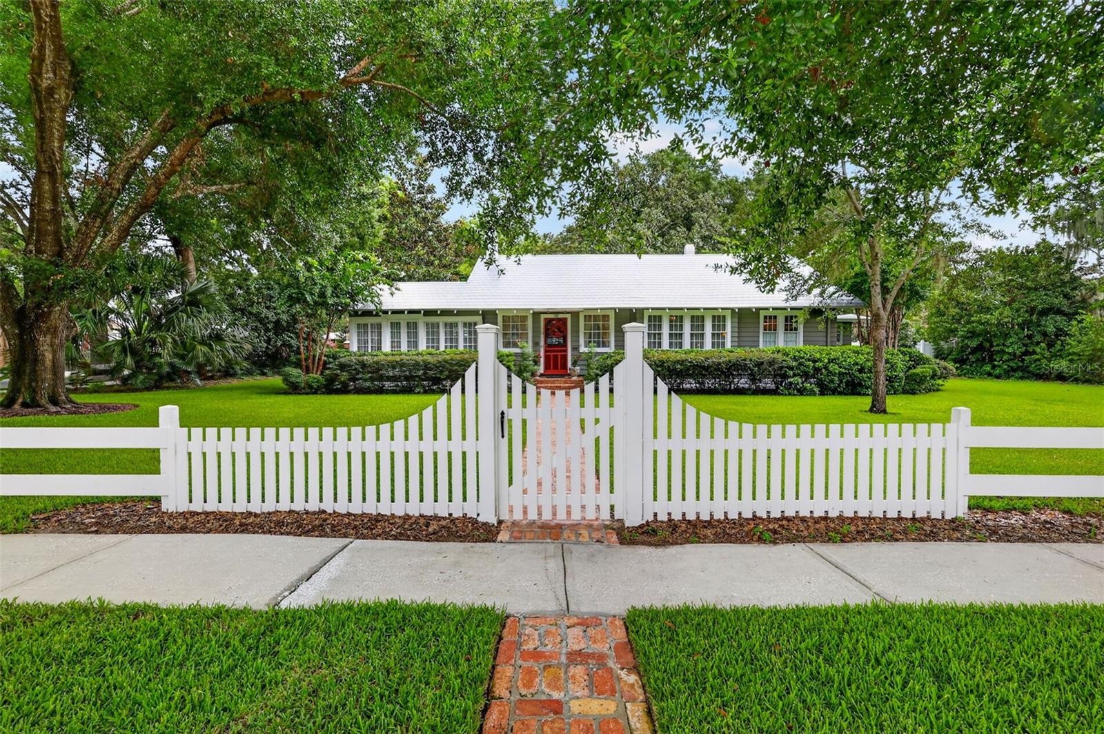 1046 N Mcdonald St, Mount Dora, FL 32757 photo