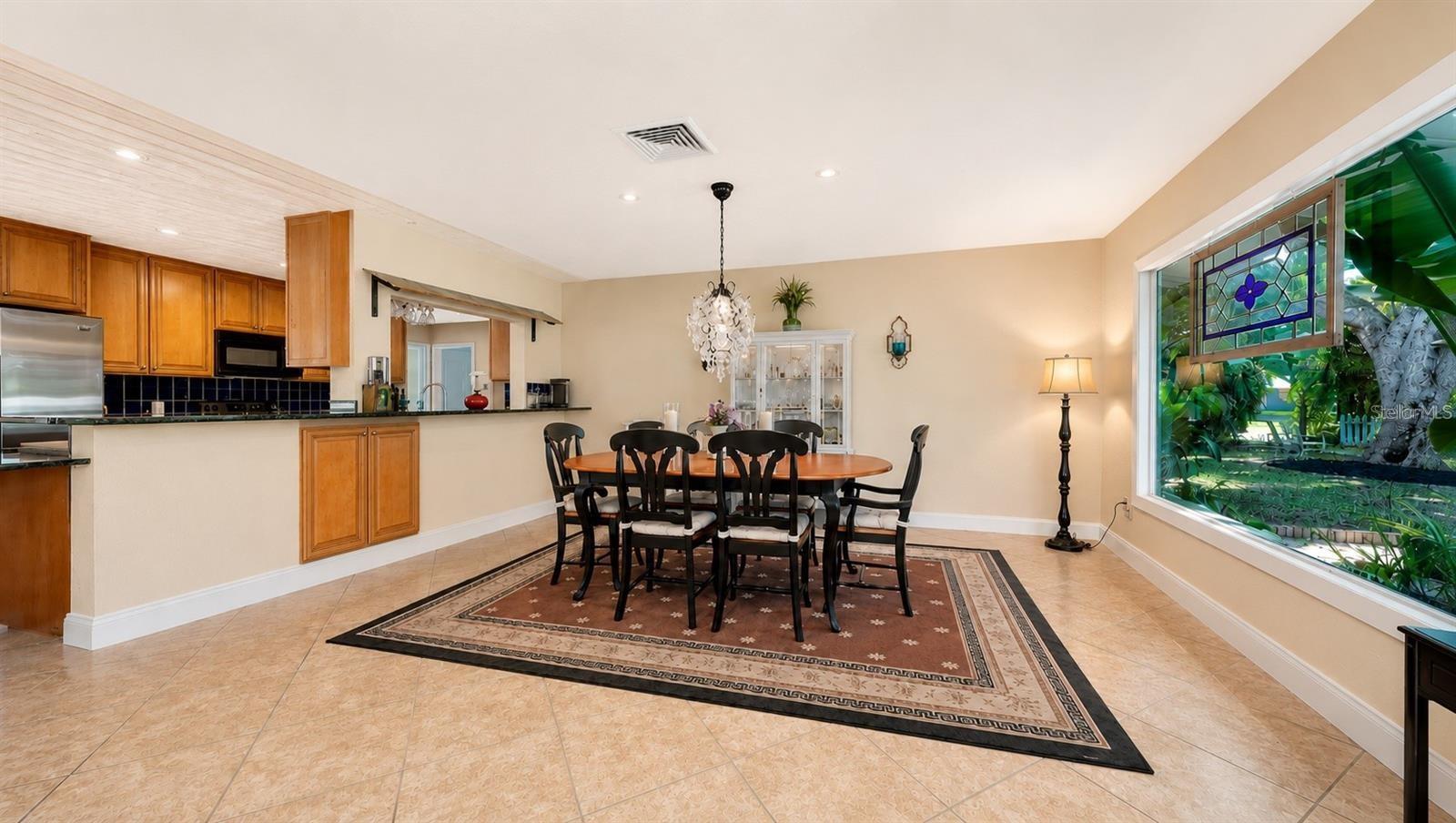 836 Magellan Dr, Sarasota, FL 34243 photo