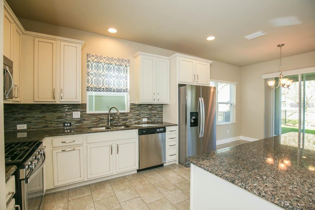 14304 Parkside Ridge Way, Lithia, FL 33547 photo