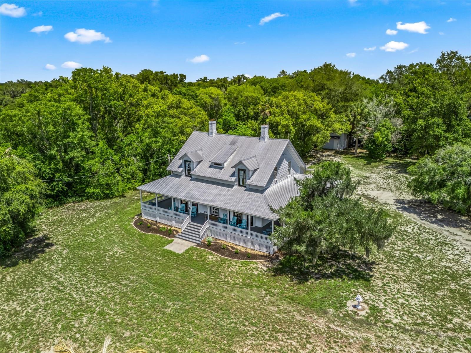 511 E Mirror Lake Dr, Fruitland Park, FL 34731 photo