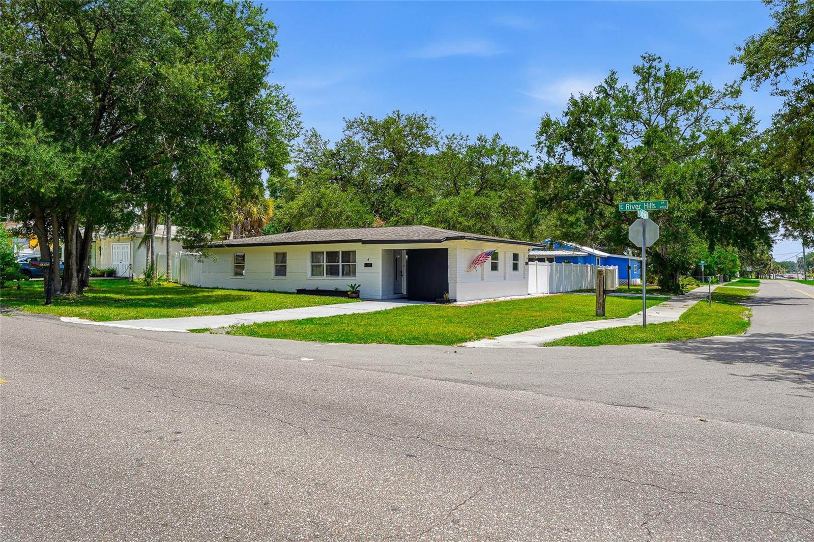 4015 River Hills Dr, Tampa, FL 33617 photo